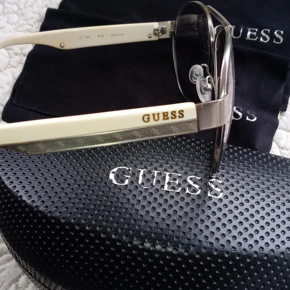GUESS RX GLASSES AND CASE - Picture 5 of 10